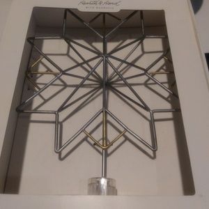 Hearth & Hand with Magnolia Tree Topper